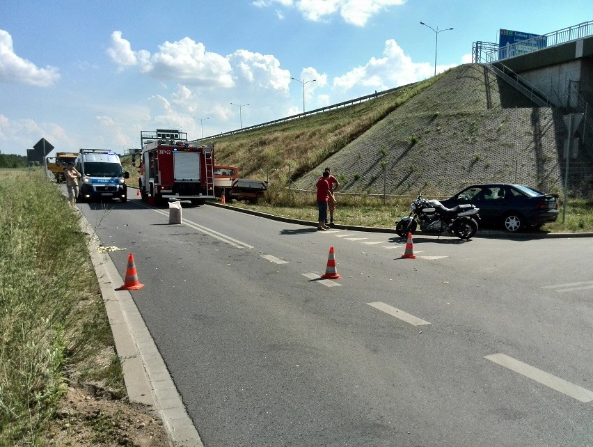 Wrocław: Wypadek na Rumiankowej. Ford zderzył sie z motocyklem (FOTO)