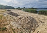 Ruszyło wydłużanie plaży nad Jeziorem Tarnobrzeskim. Można już korzystać z kolejnych 300 metrów piaszczystego brzegu. Zobacz zdjęcia 
