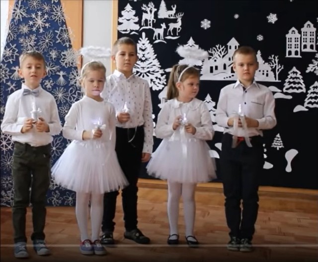 Międzyszkolny Konkurs Kolęd i Pastorałek "Z Aniołami zaśpiewajmy" w Sędziszowie. Wzięli w nim udział uczniowie z trzech województw.