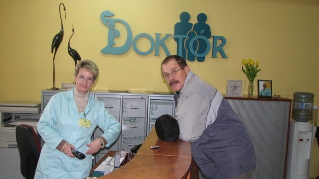 W  rejestracji przychodni Doctór w Sępólnie pacjentów przyjmuje Adela Knapik