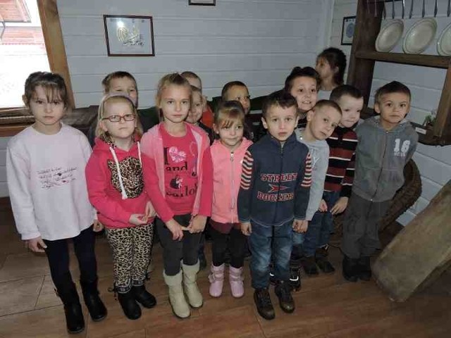 Dzieci ze szkoły w Wykrocie