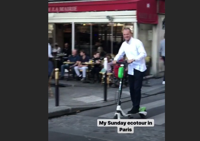 Donald Tusk w czasie swojej eko-wycieczki po Paryżu na...