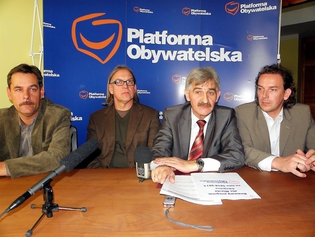 Arseniusz Finster, Witold Fryca, Jan Zieliński i Marek Szczepański podczas konferencji prasowej