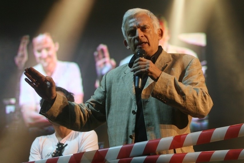 Jerzy Buzek na scenie Off Festivalu