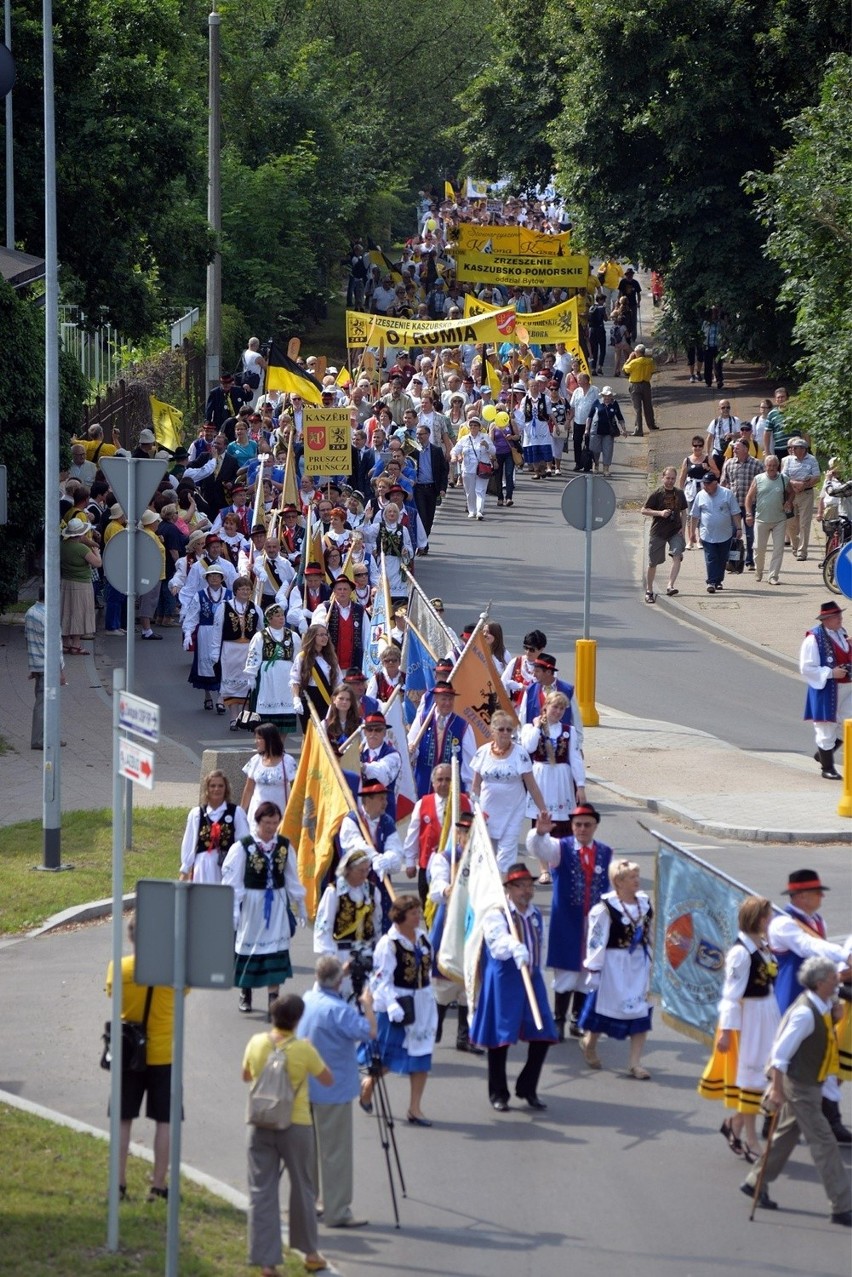 XVI Zjazd Kaszubów. Uczestnicy imprezy spotkali się w Pruszczu Gdańskim [ZDJĘCIA]