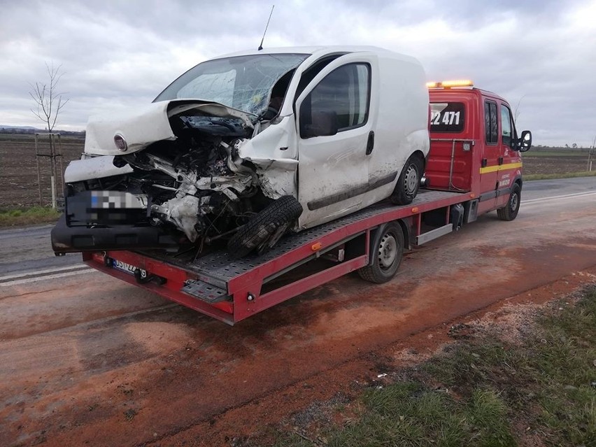 Tragiczny wypadek na drodze Wrocław - Strzelin. Jedna osoba nie żyje, dwie są ranne