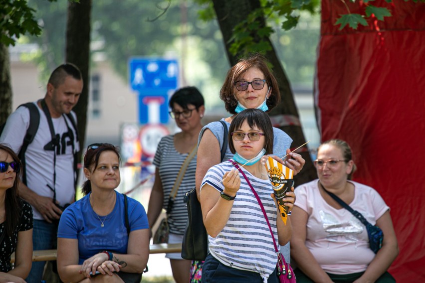 Przemek Kossakowski i uczestnicy "Down the road" w Krakowie