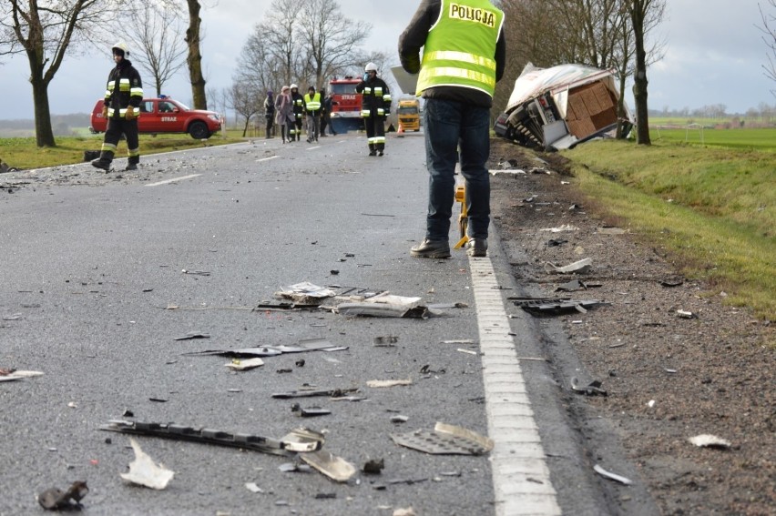 Człuchów. Śmiertelny wypadek na krajówce między Barkowem a Chrząstowem. Droga była zablokowana