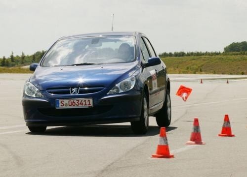 Fot. Bosch: Zadaniem ESP jest utrzymanie samochodu na właściwej drodze w sytuacji poślizgu