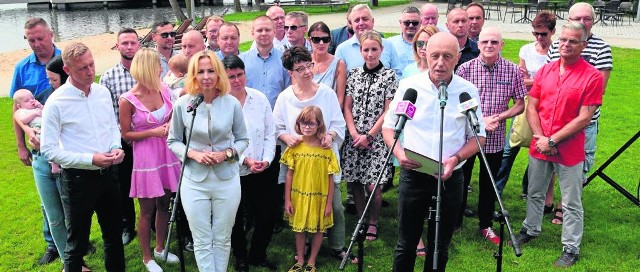 Jerzy Hardie-Douglas w otoczeniu sympatyków inauguruje kampanię wyborczą do Sejmu 