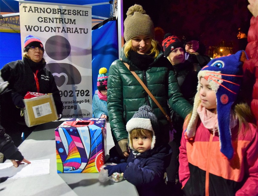 Tarnobrzeg zagrał z Wielką Orkiestrą Świątecznej Pomocy. Padł absolutny rekord dotychczasowych finałów. Zobacz zdjęcia z imprezy