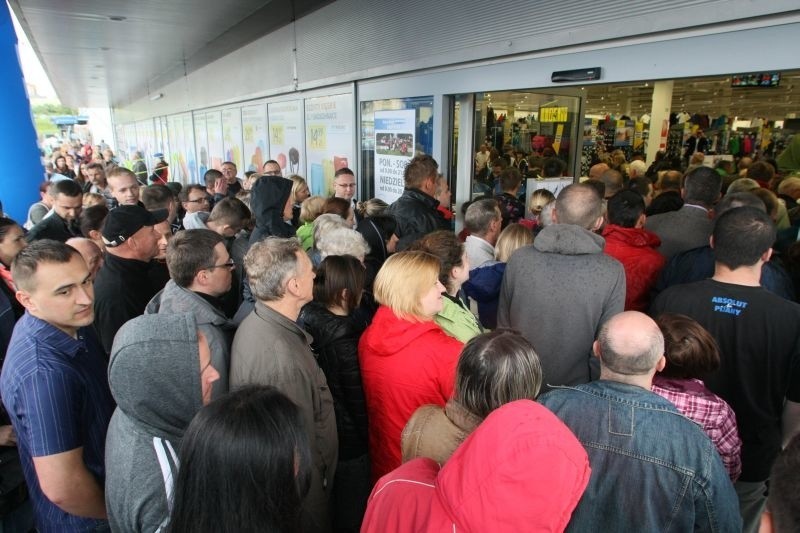 Szturm na Decathlon w Kielcach. Klienci czekali od wczesnego ranka 