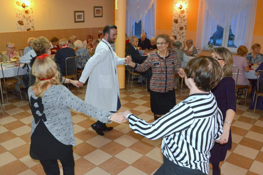  Wesoły bal przebierańców w Pierzchnicy