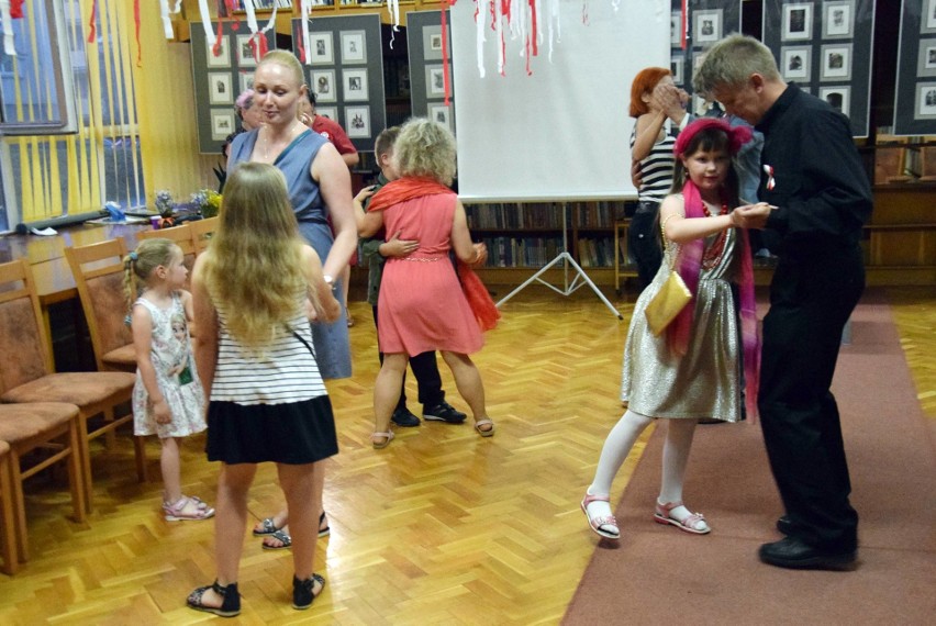 Noc bibliotek w Stargardzie. Mieszkańcy chętnie odwiedzali Książnicę Stargardzką i świetnie się tam bawili 