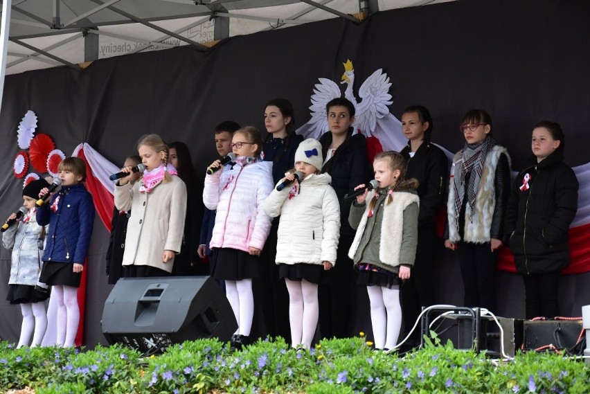 3 Maja w Chęcinach. Było patriotyczne widowisko [ZDJĘCIA]