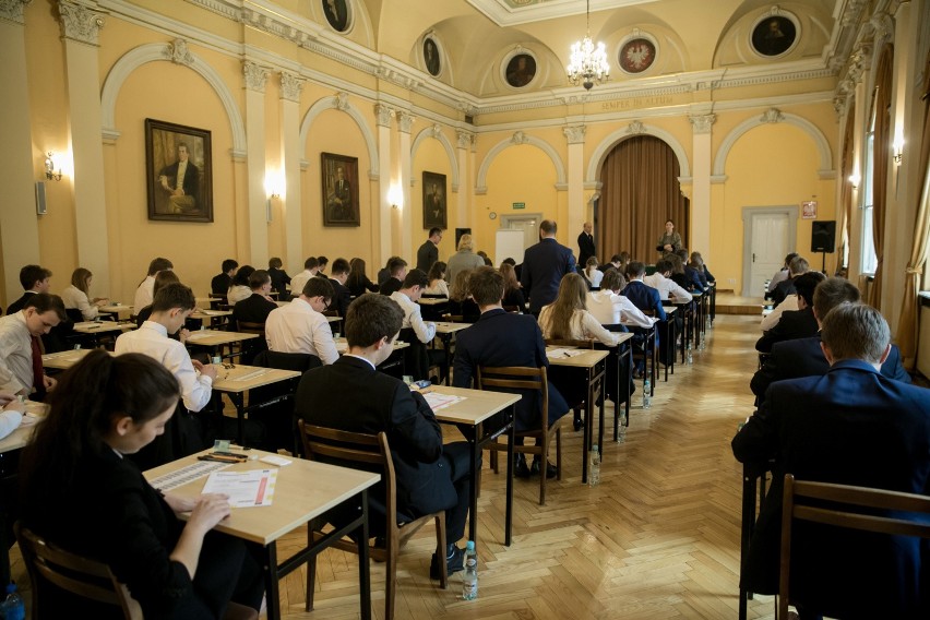 Małopolska. Chcesz dostać stypendium, musisz być prymusem w każdej dziedzinie