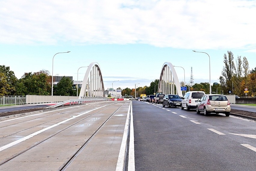 Nowymi mostami Chrobrego kierowcy jeżdżą od niedzieli (29...