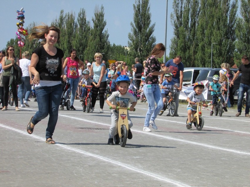 W sobotę o godz. 9 przed halą widowiskowo-sportową w...