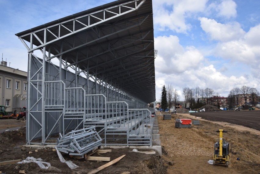 Przy ulicy Limanowskiego trwa budowa nowego stadionu Rakowa...