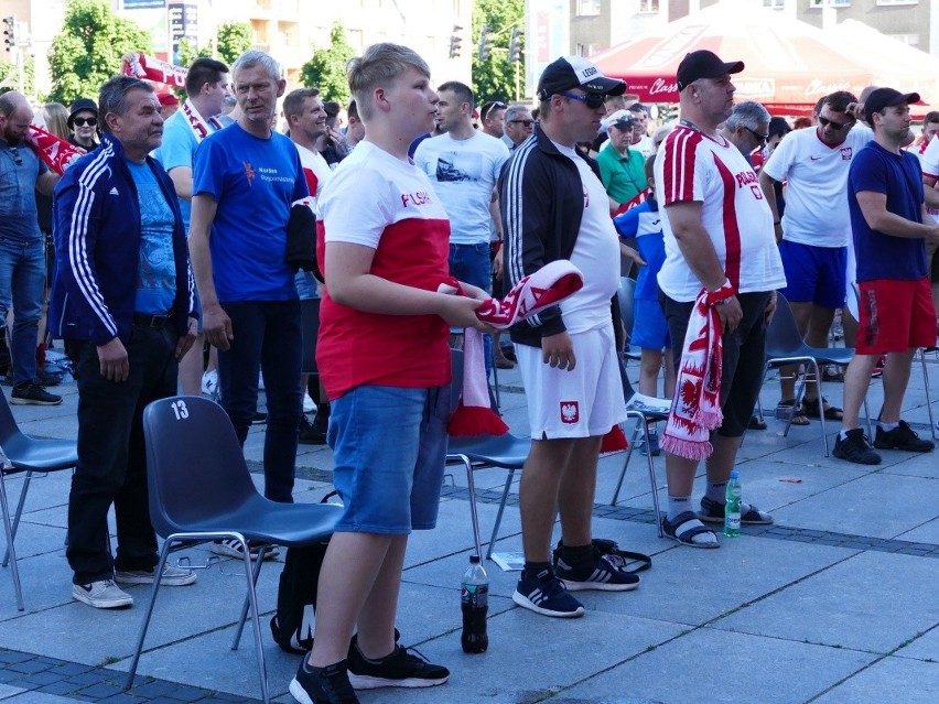 Mieszkańcy Koszalina tłumnie zgromadzili się na Rynku...