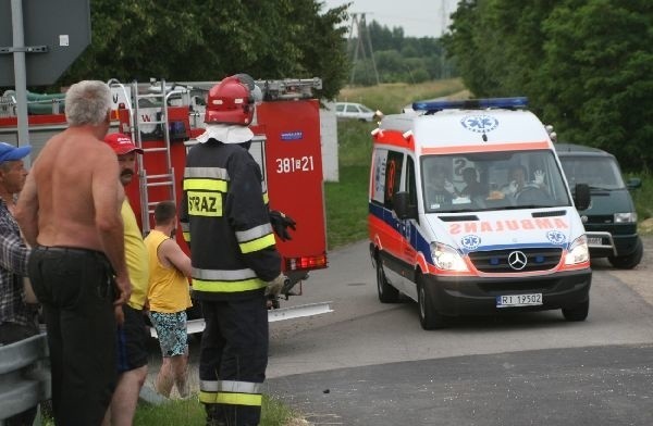 Wypadek w JamnicyTroje dzieci zostalo rannych w wyniku wypadku do jakiego doszlo w Jamnicy, na trasie Tarnobrzeg - Stalowa Wola. W tyl fiata tipo uderzyla pólciezarówka.