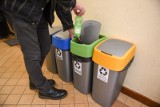 1 kwietnia wchodzą podwyżki za wywóz odpadów. Jeśli mieszkańcy bloku nie będą segregować śmieci, trzyosobowa rodzina zapłaci nawet 150 zł  