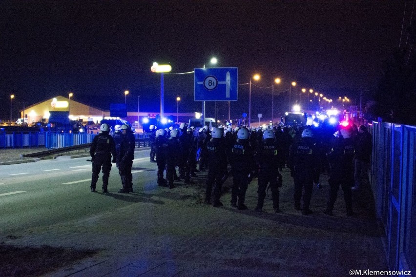 Kibole Śląska Wrocław napadli na Biedronkę w Horodnianach