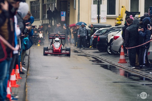 W trakcie Plenerowego Dnia Otwartego odbędą się specjalne pokazy m.in. bolidu zbudowanego przez zespół AGH Racing