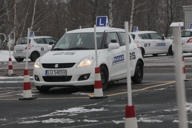 Zgodnie z dyrektywą unijną, kursant podczas egzaminu praktycznego ma kierować samochodem w sposób bezpieczny, energooszczędny i sprawny