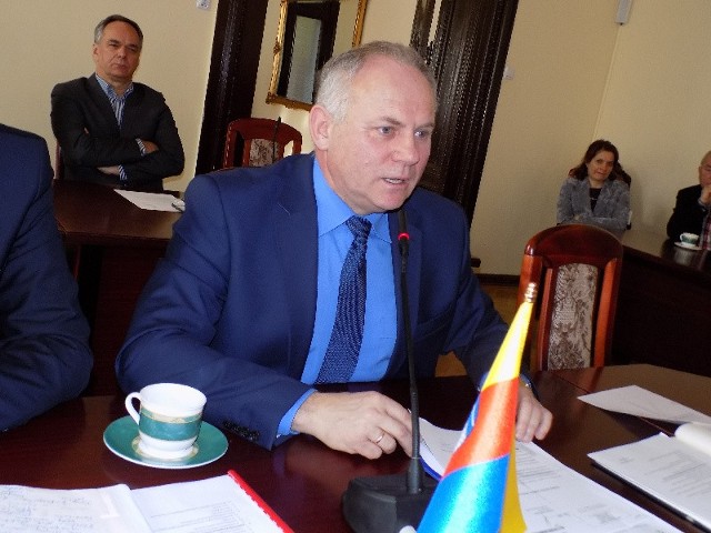 Burmistrz Szprotawy Józef Rubacha zapowiada przetarg na modernizację willi przy ul. Niepodległości.