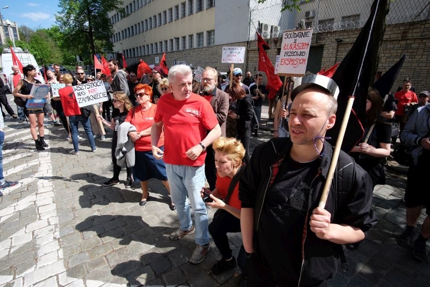 Poznań: Demonstracja przed bramą aresztu przy ul. Młyńskiej