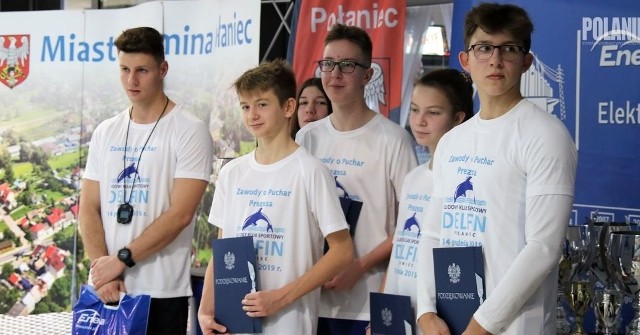Zawodnicy z 14 klubów z województwa świętokrzyskiego i podkarpackiego rywalizowali w zawodach o Puchar Prezesa LKS Delfin Połaniec. W sumie rywalizowało 170 zawodników. Głównym sponsorem była Enea Elektrownia Połaniec SA. Pływacy byli podzieleni na kategorie wiekowe, najmłodsza miała 6-8 lat, a najstarsza 17-18. (dor)
