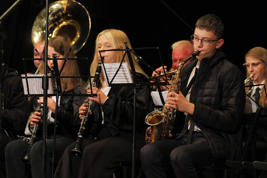 Na scenie Domu Kultury w Miechowie wystąpiło 11 orkiestr