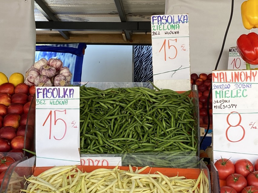 Ceny warzyw i owoców na bazarach w Kielcach. Spadek cen czereśni. Ile trzeba zapłacić?