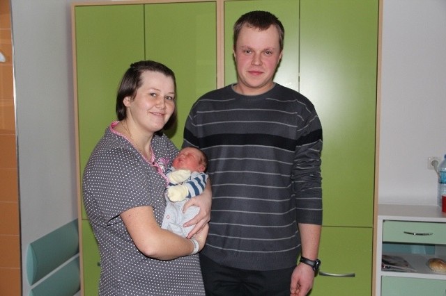 Mateusz Białobrzeski, syn Tomasza w Ewy z gminy Czerwin, z miejscowości Andrzejki-Tyszki. Urodził się 28 stycznia, ważył 3630g, mierzył 57cm. Na zdjęciu z rodzicami