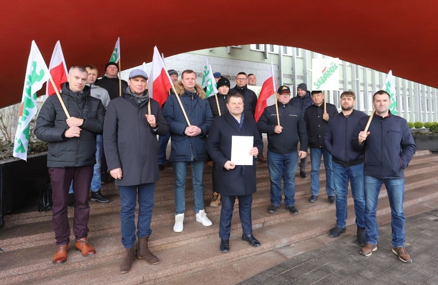Rolnicy z województwa świętokrzyskiego protestują. We...