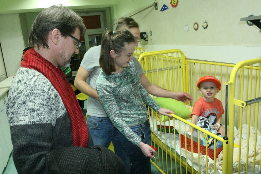 Święta w szpitalu nie były smutne dzięki prezentom [ZDJĘCIA, WIDEO]