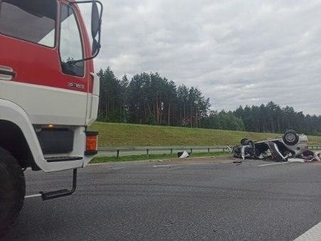 Wypadek na autostradzie A4. W okolicy Szczepanowa dachował samochód ZDJĘCIA