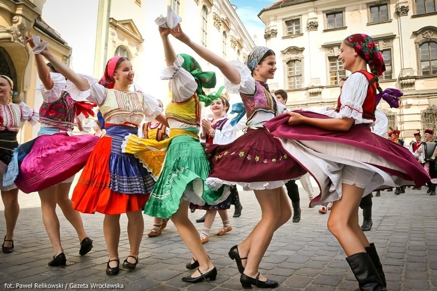 Świat pod Kyczerą: Artyści ludowi z całego świata opanowali Wrocław (ZDJĘCIA)