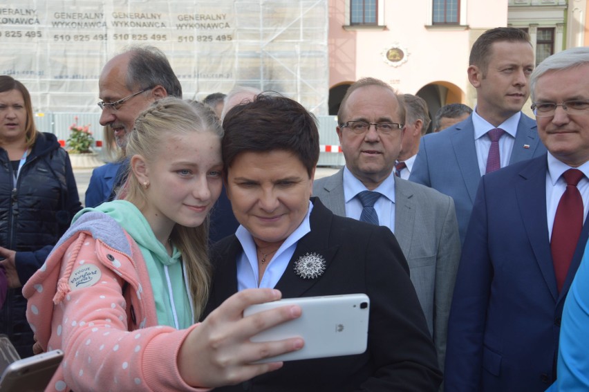 Wybory samorządowe 2018. Wicepremier Beata Szydło spotkała się z tarnowianami na Rynku [ZDJĘCIA]