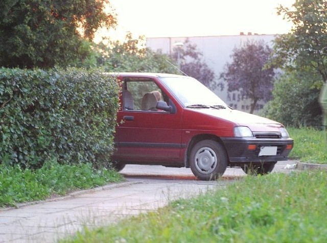  Jadąc tym chodnikiem młody rowerzysta trafił wprost pod Daewoo Tico.