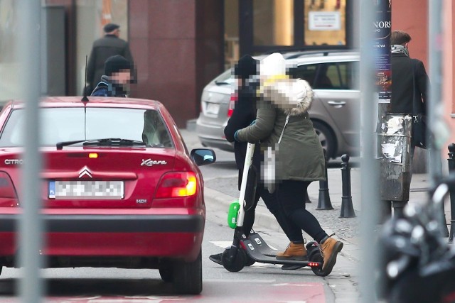 W miniony weekend ukarano już pierwszych użytkowników hulajnóg elektrycznych.