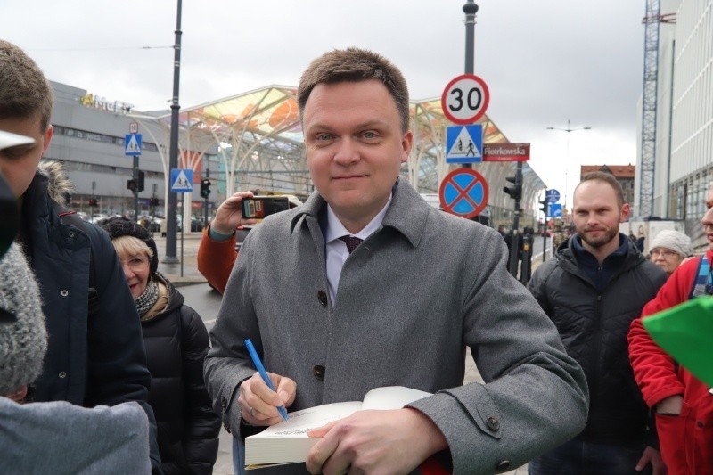Szymon Hołownia w Łodzi otworzył swoje biuro wyborcze i zbierał podpisy na Piotrkowskiej