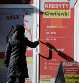 Kredyty-Chwilówki zamykają swoje placówki w całej Polsce. Co to oznacza dla klientów? 