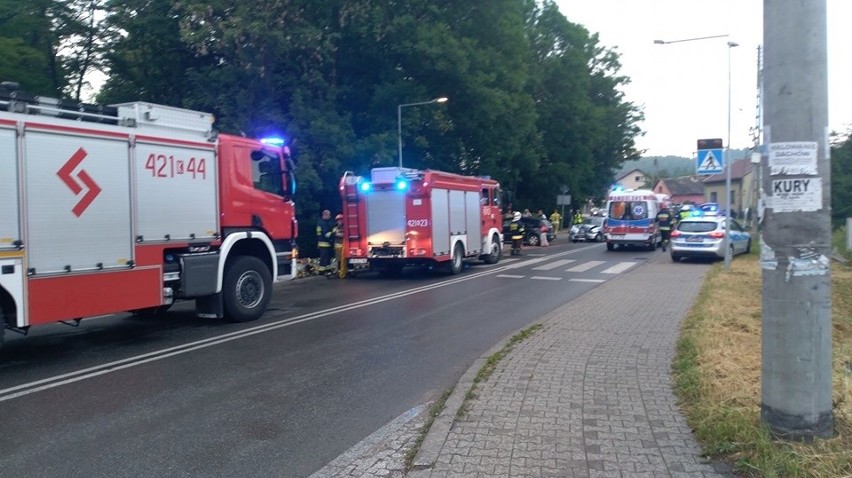 Trzebinia. Przeżyli wypadek na niebezpiecznym skrzyżowaniu DW 791. Teraz walczą o poprawę bezpieczeństwa [ZDJĘCIA] 