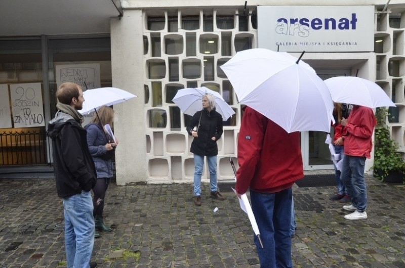 Pracownicy Galerii Miejskiej Arsenału i jej sympatycy...