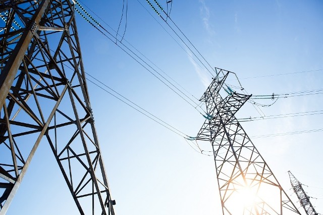 Zaniki mocy i przerwy w dostawie energii są nieuniknione - wynika to z faktu, że sieć elektroenergetyczna nie jest niezawodna.