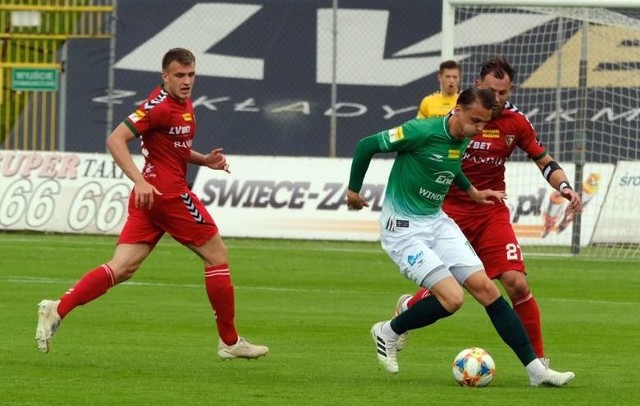 W sobotę Radomiak Radom zagra z Chojniczanką Chojnice. Na zdjęciu Rafał Makowski (w zielonej koszulce), który strzelił gola w ostatnim meczu z Zagłębiem Sosnowiec.