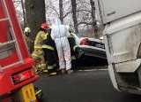 Gierałtowice k. Wadowic. Tragedia na DW 781. Samochód uderzył w drzewo. Kierowca nie żyje