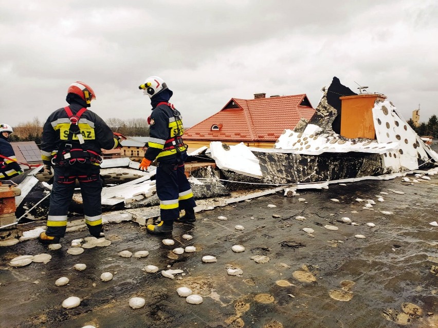 Wichury na Podkarpaciu. W porywach do 115 km/h. Silne podmuchy zrywają dachy. Strażacy w akcji [ZDJĘCIA]